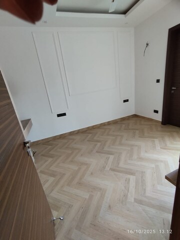 Bathroom in 3 BHK Builder Floor at Sector 71 – for Rent