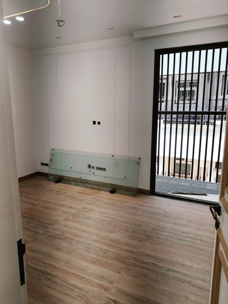 Room, emaar-mgf-emerald-hills 3.5 Bedroom 1380 Sq.Ft. Builder Floor In Sector 65 Gurgaon 9334469