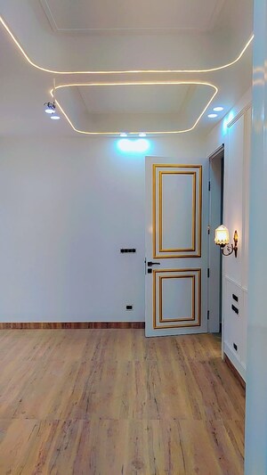 Room in 3.5 BHK Builder Floor at Emaar MGF Emerald Hills, Sector 65 – for Sale