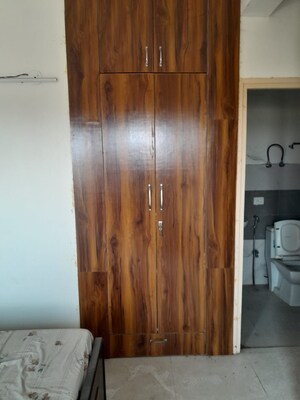 Furnished Amenities in 2.5 BHK Builder Floor at Emaar Emerald Estate, Sector 65 – for Rent