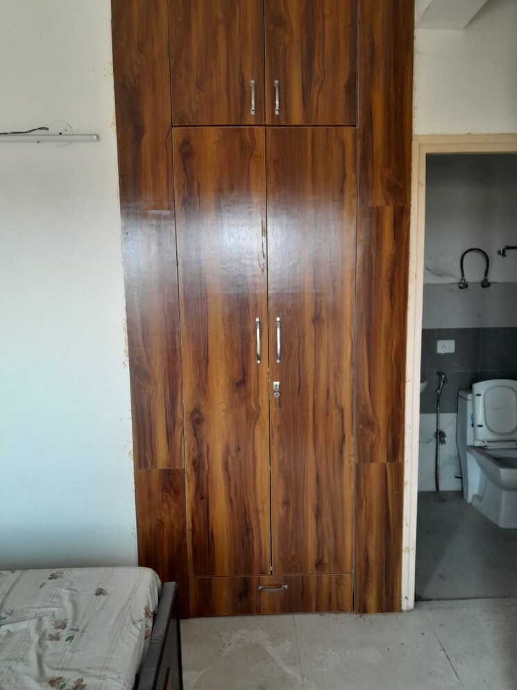 undefined, emaar-emerald-estate 2.5 Bedroom 1050 Sq.Ft. Builder Floor In Sector 65 Gurgaon 9334499