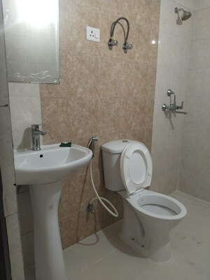 Bathroom in 3 BHK Builder Floor at Shouryapuram, Lal Kuan – for Sale