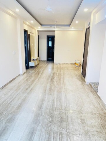 Room in 3 BHK Apartment at Tulip Violet, Sector 69 – for Rent