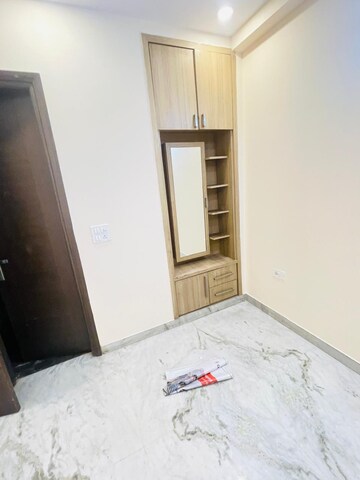 Room in 3 BHK Apartment at Tulip Violet, Sector 69 – for Rent