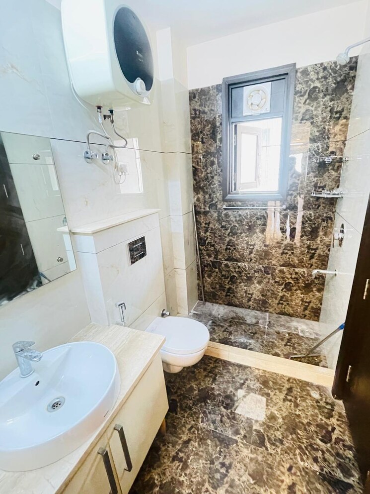 Bathroom, tulip-violet 3 Bedroom 1578 Sq.Ft. Apartment In Sector 69 Gurgaon 9334526