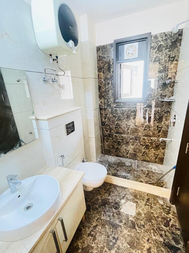 Bathroom, tulip-violet 3 Bedroom 1578 Sq.Ft. Apartment In Sector 69 Gurgaon 9334526