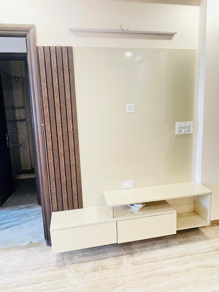 Bathroom, tulip-violet 3 Bedroom 1578 Sq.Ft. Apartment In Sector 69 Gurgaon 9334526