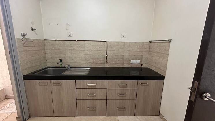 Kitchen, oberoi-exquisite-goregaon 3 Bedroom 1920 Sq.Ft. Apartment In Goregaon East Mumbai 9334527