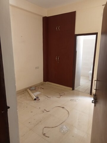 Room in 3 BHK Apartment at Tulip White, Sector 69 – for Rent