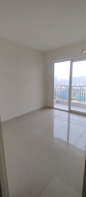 Room in 2 BHK Apartment at Signature The Millennia 3, Sector 37d – for Rent