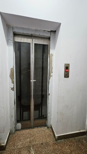 Building Lobby in 2 BHK Builder Floor at Hindon Vihar, Sector 49 – for Sale