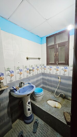 Team Area in 2 BHK Builder Floor at Hindon Vihar, Sector 49 – for Sale