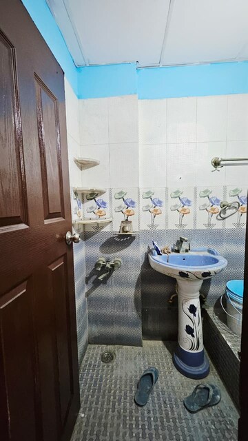 Team Area in 2 BHK Builder Floor at Hindon Vihar, Sector 49 – for Sale