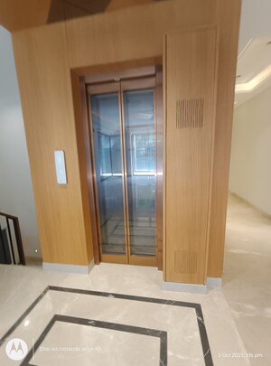 Furnished Amenities in 4 BHK Builder Floor at Geetanjali Enclave – for Sale