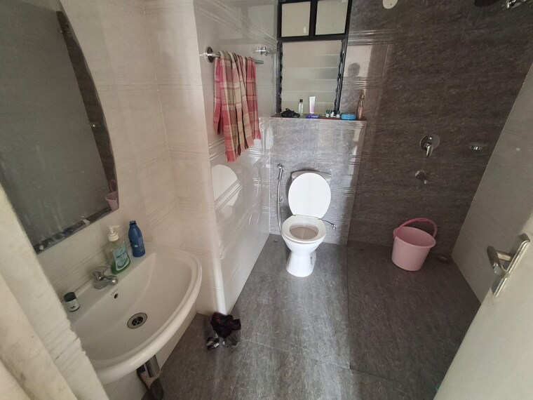 Bathroom, rungta-madgul-antaraa 3 Bedroom 1178 Sq.Ft. Apartment In Diamond Harbour Road Kolkata 9334926