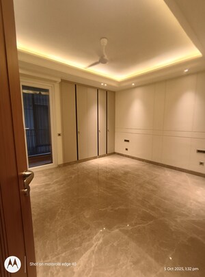 Room in 4 BHK Builder Floor at Geetanjali Enclave – for Sale