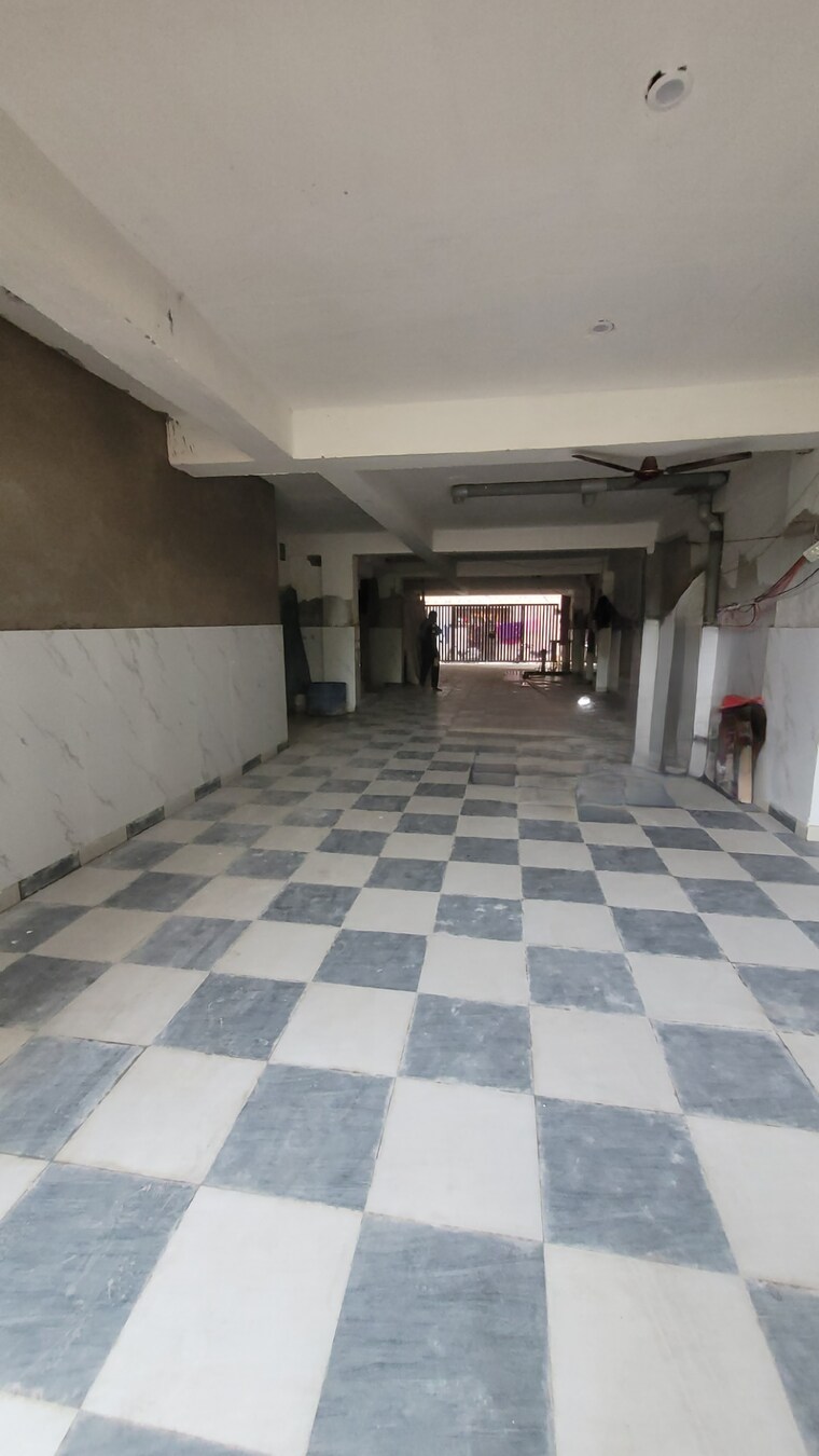  Parking, dilshad colony 3 Bedroom 1000 Sq.Ft. Builder Floor In Dilshad Colony Delhi 9334952