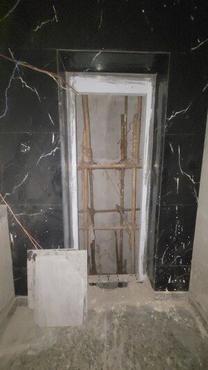 Lift in 3 BHK Builder Floor at Dilshad Colony – for Sale