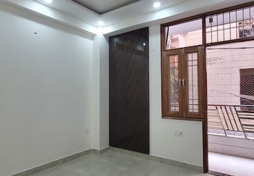 Bedroom in 3 BHK Builder Floor at Dilshad Colony – for Sale