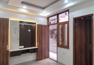 Master Bedroom in 3 BHK Builder Floor at Dilshad Colony – for Sale