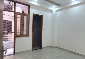 Master Bedroom in 3 BHK Builder Floor at Dilshad Colony – for Sale