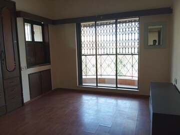 Room in 3 BHK Apartment at Happy Valley, Manpada – for Rent