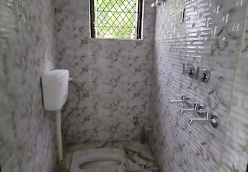 Attached Bathroom in 2 BHK Apartment at Gtb Enclave – for Rent