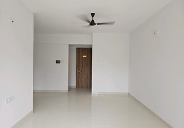 Room in 2 BHK Apartment at K Raheja Sterling, Mohammadwadi – for Rent