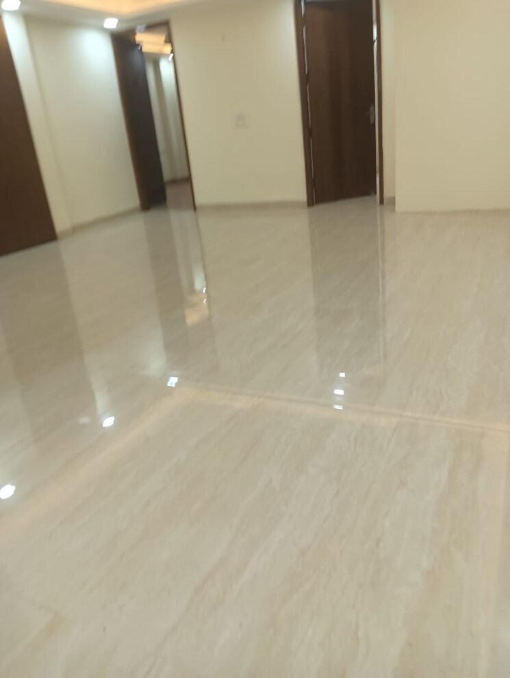 Living Room, sector 45 3 Bedroom 2000 Sq.Ft. Builder Floor In Sector 45 Gurgaon 9335003