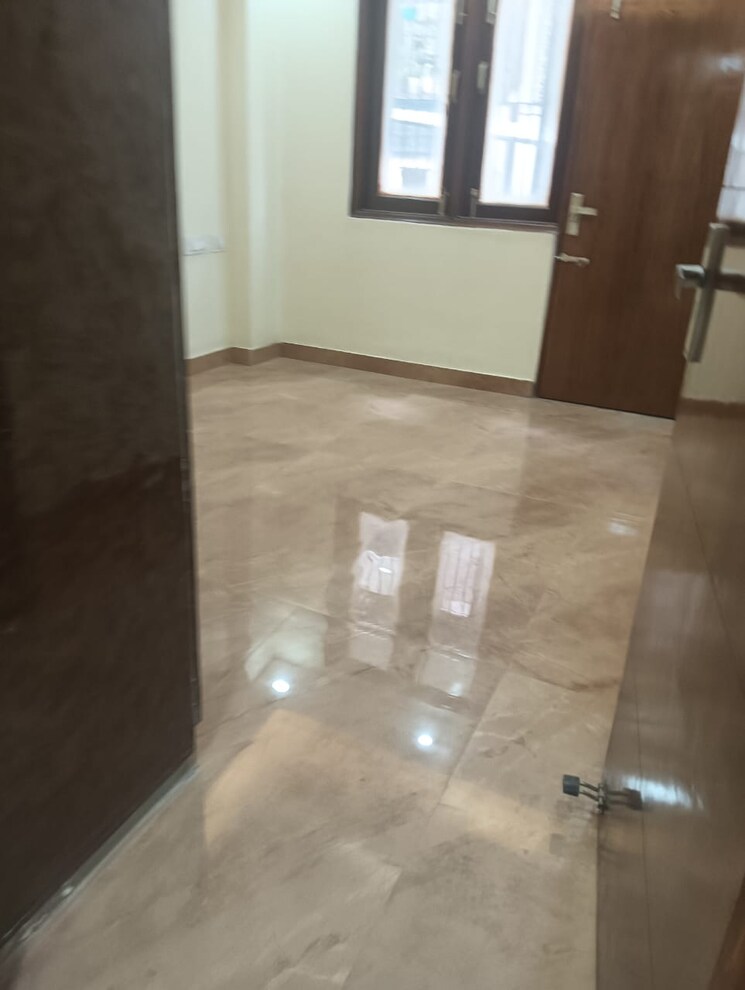 Room, sector 45 3 Bedroom 2000 Sq.Ft. Builder Floor In Sector 45 Gurgaon 9335003