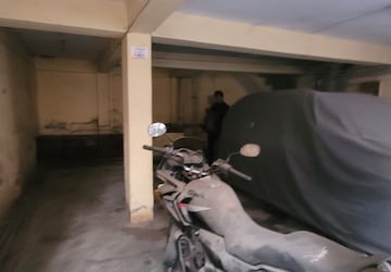 Parking in 2 BHK Builder Floor at Dilshad Colony – for Sale