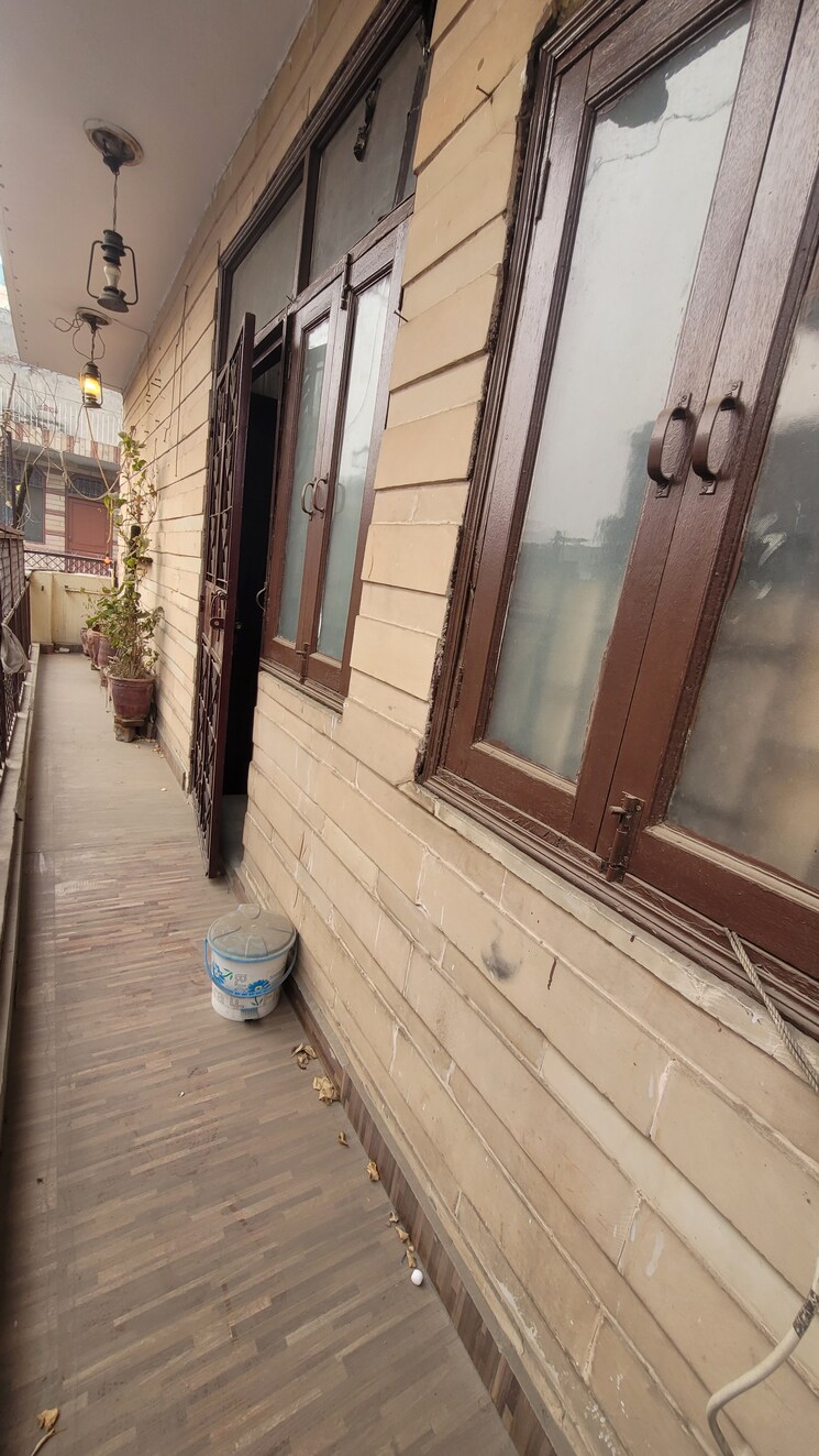 Balcony, dilshad colony 2 Bedroom 900 Sq.Ft. Builder Floor In Dilshad Colony Delhi 9335005