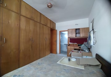 Bathroom in 2 BHK Apartment at Sun Glory, Powai – for Rent