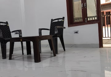 2 BHK Builder Floor For Rent in Chattarpur