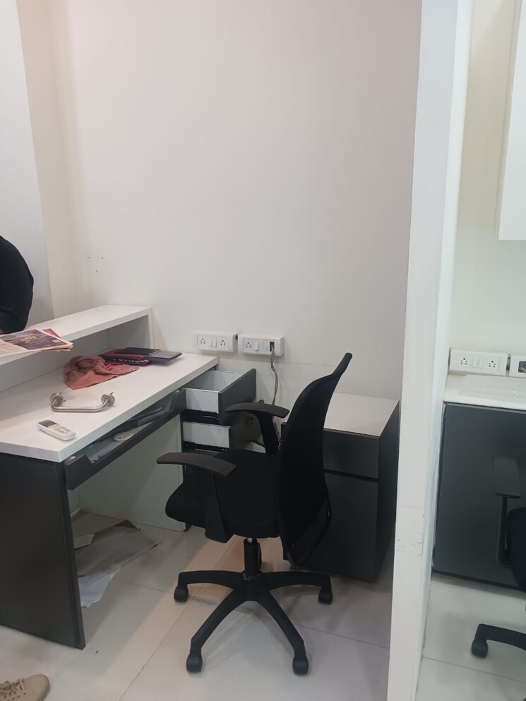 Team Area, ghatkopar west Commercial Office Space 500 Sq.Ft. In Ghatkopar West Mumbai 9335082