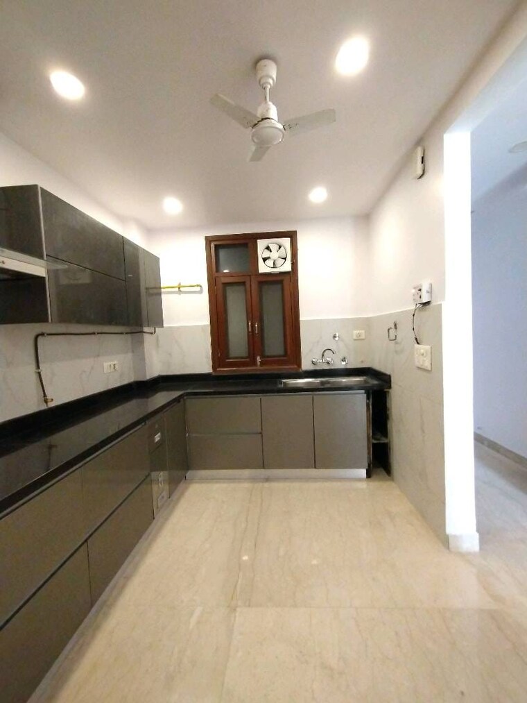 Kitchen, shivalik colony 3 Bedroom 1500 Sq.Ft. Builder Floor In Shivalik Colony Delhi 9335100