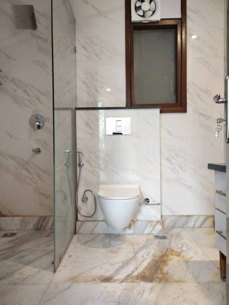 Bathroom, shivalik colony 3 Bedroom 1500 Sq.Ft. Builder Floor In Shivalik Colony Delhi 9335100