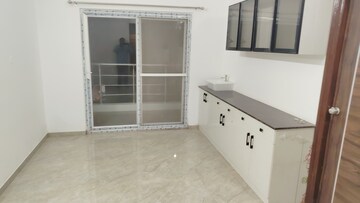 Room in 3 BHK Apartment at Kondapur – for Rent