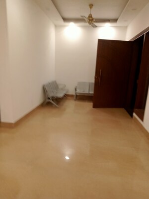 Room in 5 BHK Villa at Sainik Farm – for Sale