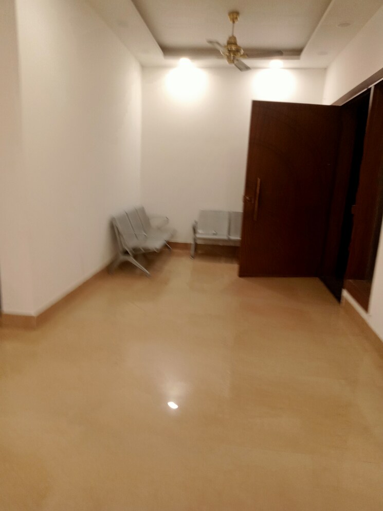 Room, sainik farm 5 Bedroom 5400 Sq.Ft. Villa In Sainik Farm Delhi 9335192