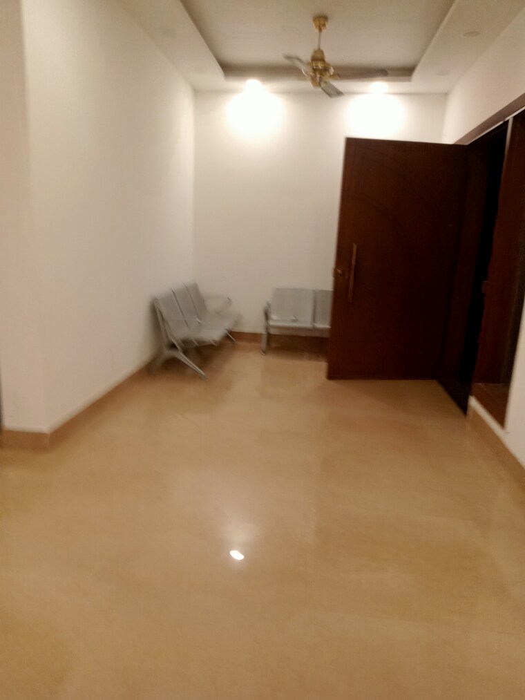 Room, sainik farm 5 Bedroom 5400 Sq.Ft. Villa In Sainik Farm Delhi 9335192