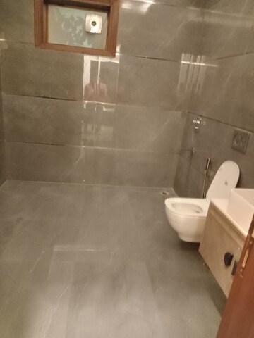 Bathroom in 5 BHK Villa at Sainik Farm – for Sale