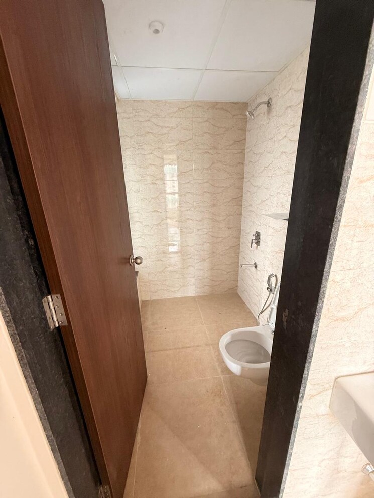 Bathroom, vallabh-niwas 3 Bedroom 1850 Sq.Ft. Apartment In Kothrud Pune 9335206