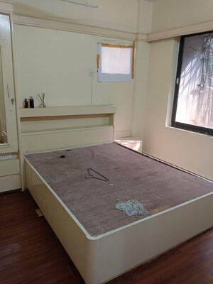 Room in 1 BHK Apartment at Andheri West – for Rent