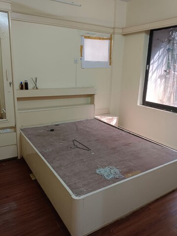 Room in 1 BHK Apartment at Andheri West – for Rent