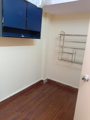 Room in 1 BHK Apartment at Andheri West – for Rent