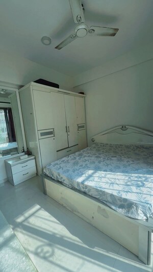 Bedroom in 2 BHK Apartment at Bandra West – for Rent