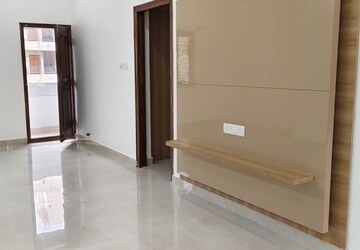 Room in 2 BHK Builder Floor at Halasuru – for Rent