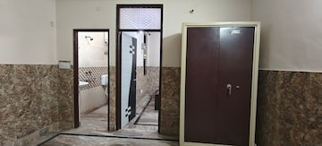 Building Lobby in 1 BHK Builder Floor at Mayur Vihar Phase 1 – for Rent
