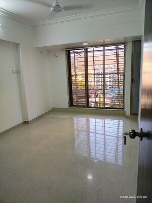 Room in 3 BHK Apartment at Neha Heena Gaurav Jewels, Goregaon East – for Rent